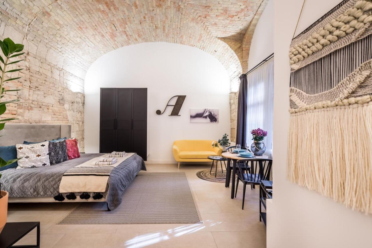 Urban Stable Luxury Apartments Budapest Exterior foto